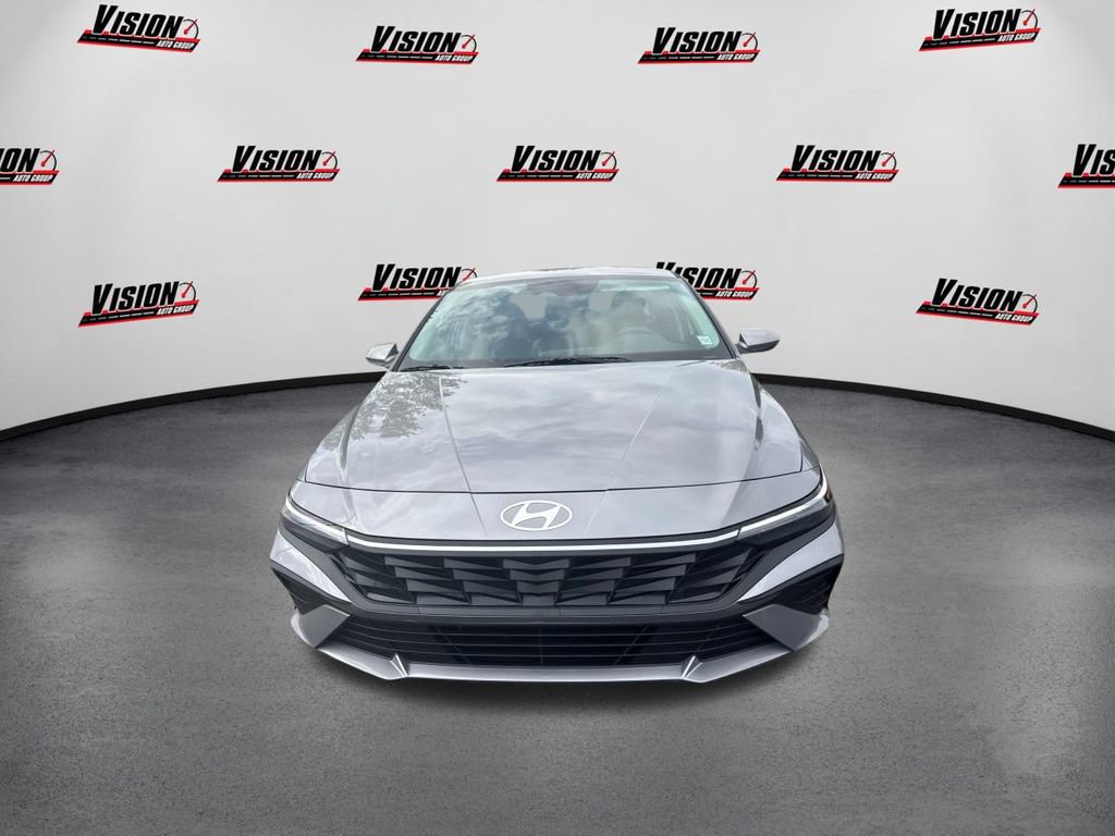 New 2025 Hyundai Elantra SE image 2