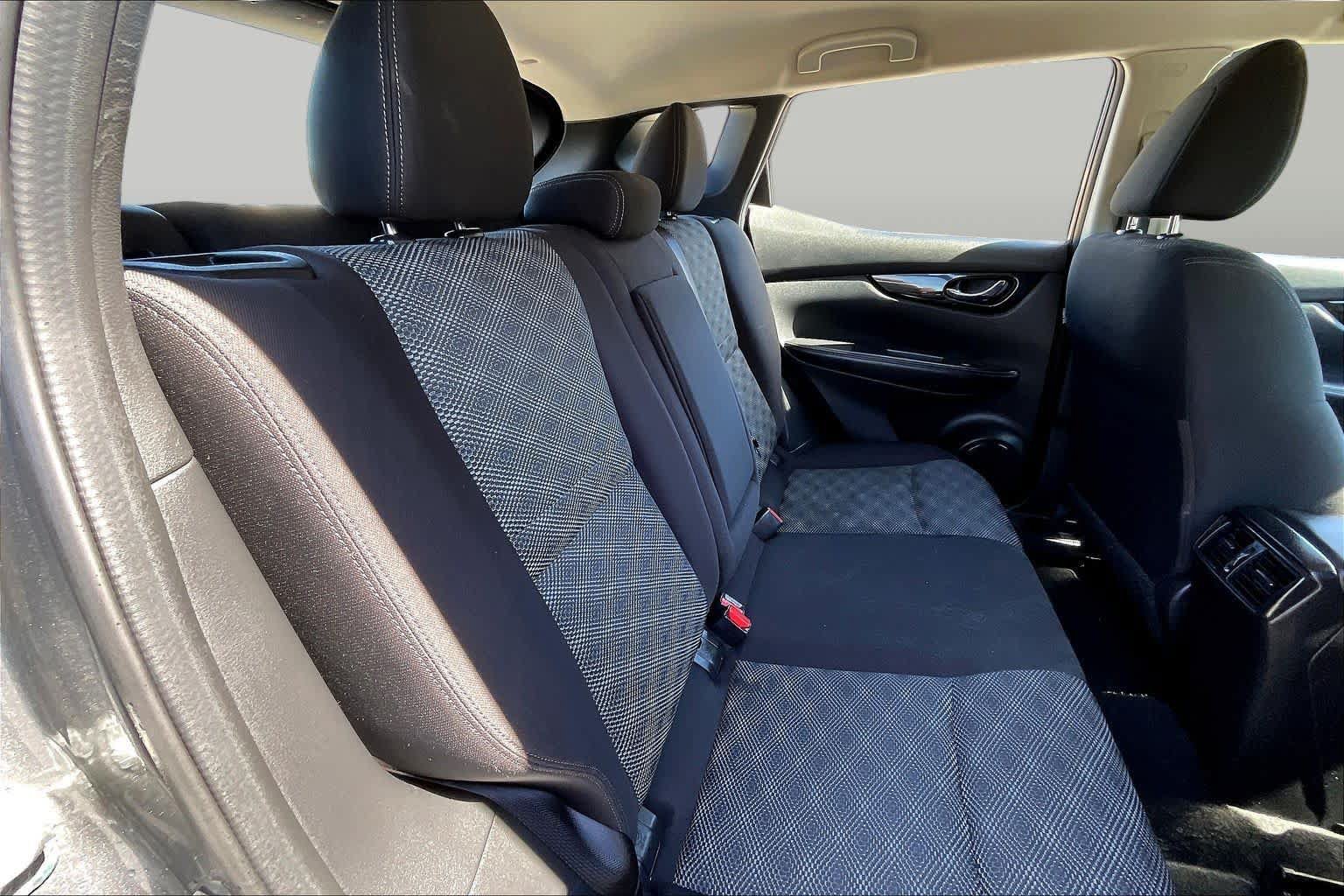 Used 2018 Nissan Rogue Sport SV w/ SV Technology Package FWD image 20