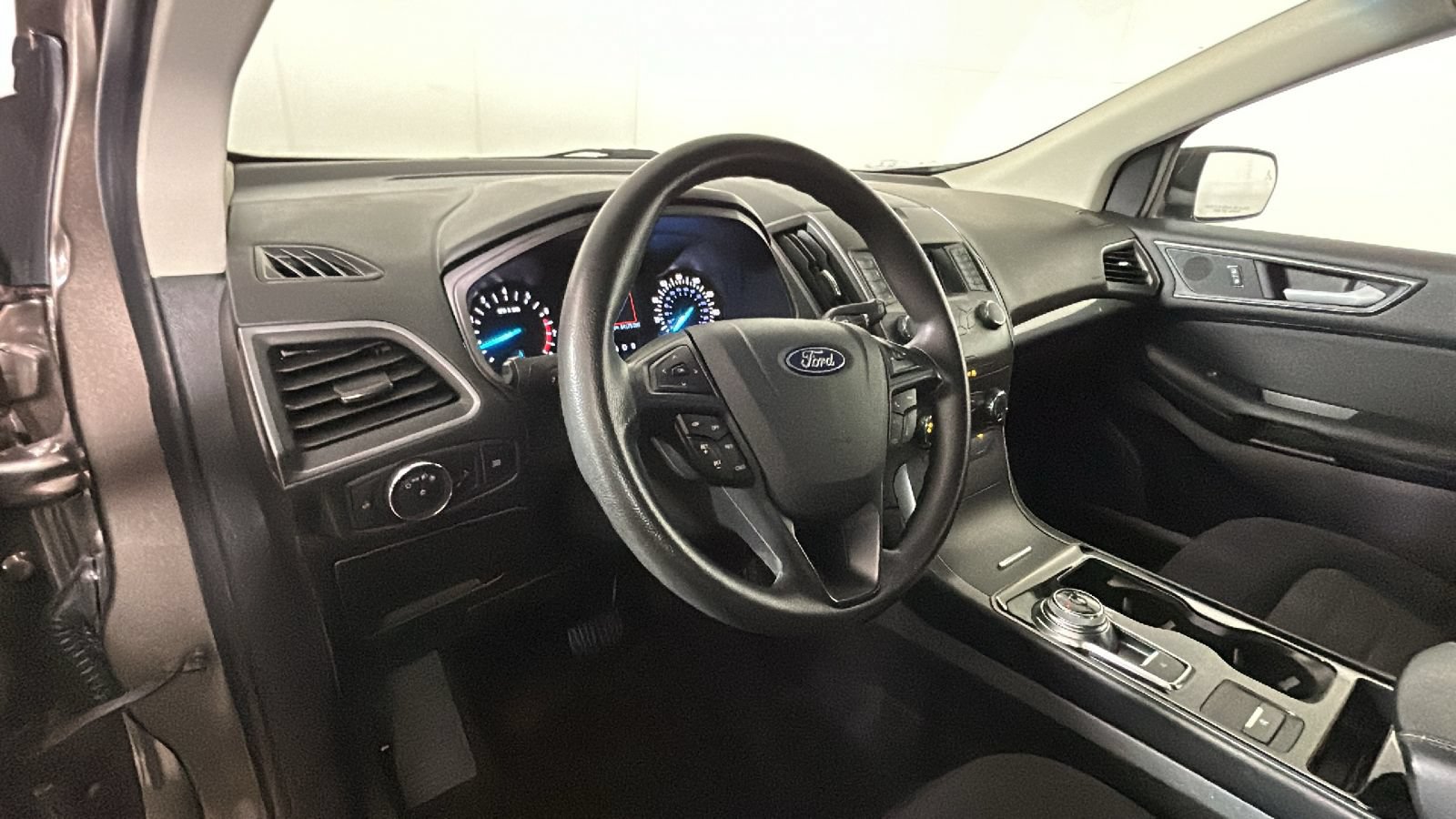 Used 2019 Ford Edge SE AWD/4WD image 16