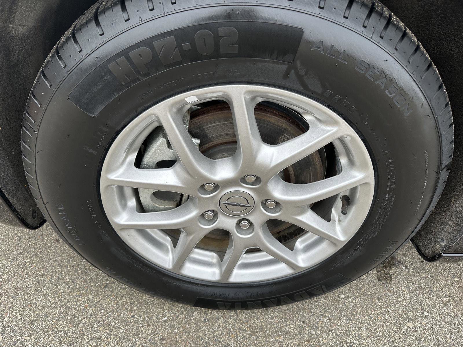 Used 2025 Chrysler Pacifica Select image 11