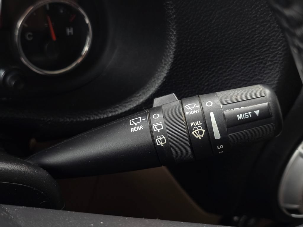 Used 2017 Jeep Wrangler Unlimited Rubicon w/ Connectivity Group AWD/4WD image 32