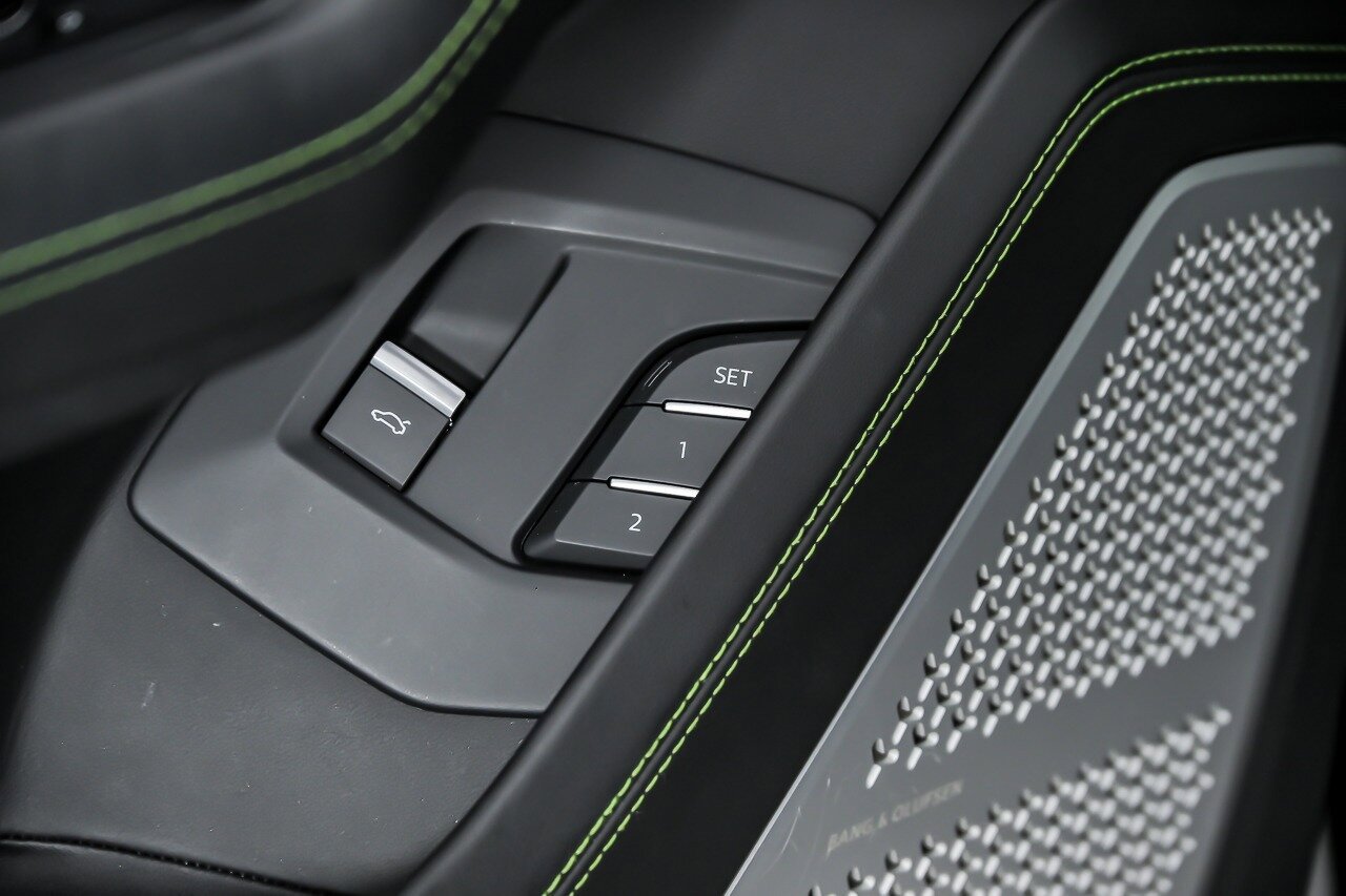 Used 2022 Lamborghini Urus AWD/4WD image 19