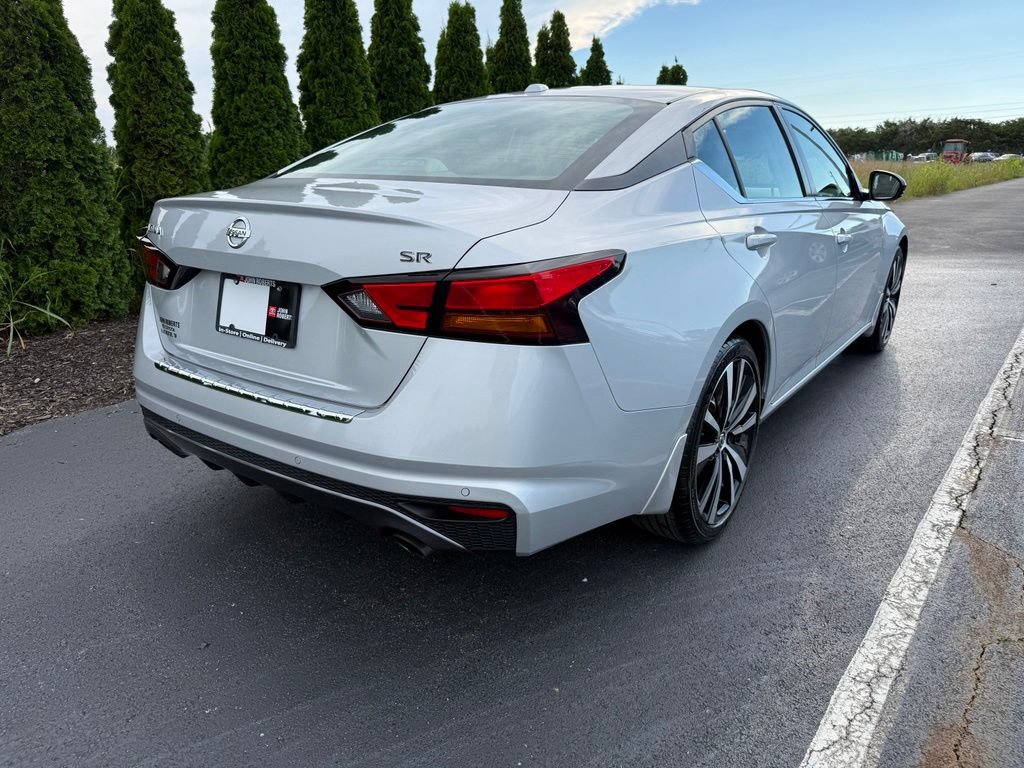 Used 2021 Nissan Altima 2.5 SR w/ SR Premium Package FWD image 2