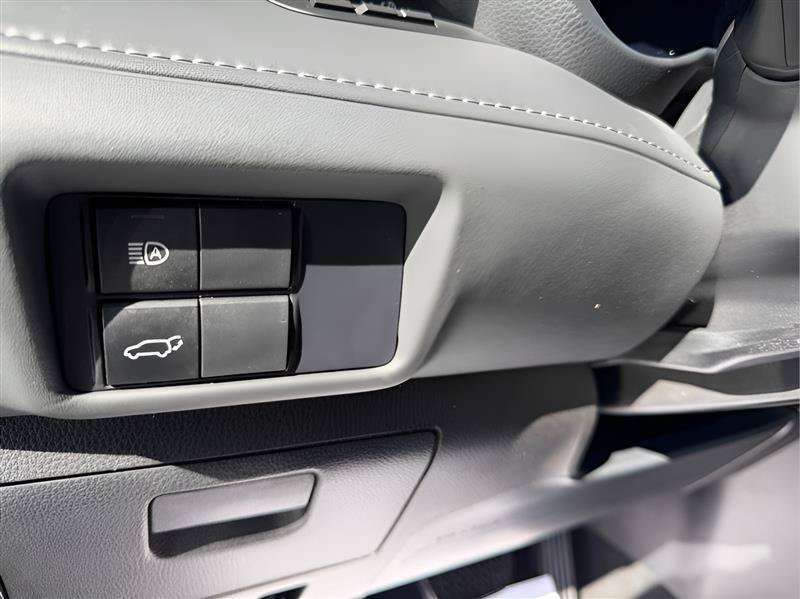 Used 2021 Toyota Highlander XSE FWD image 27