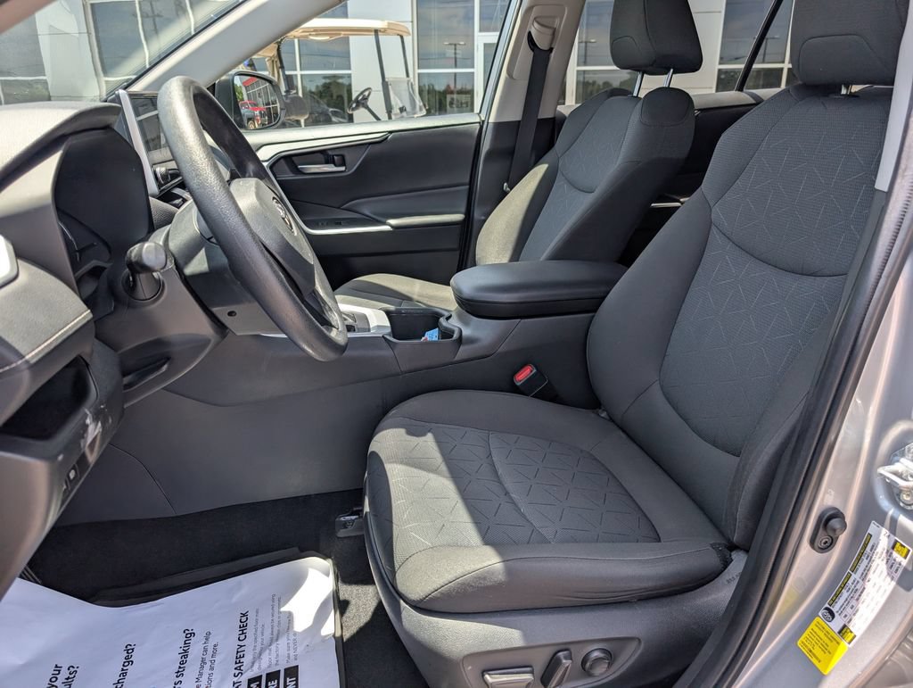 Used 2023 Toyota RAV4 XLE FWD image 11