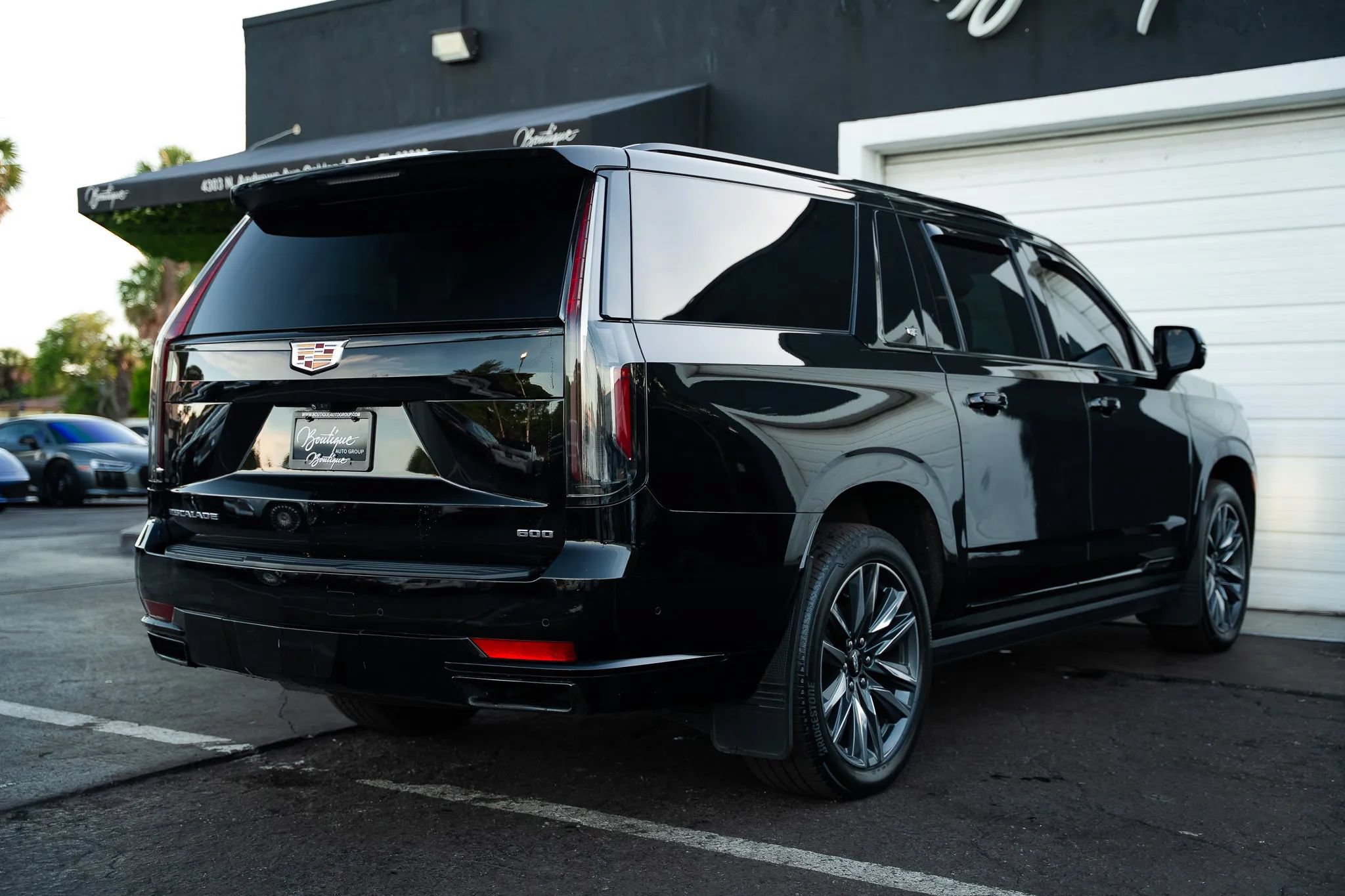 Used 2022 Cadillac Escalade ESV Sport Platinum AWD/4WD image 4