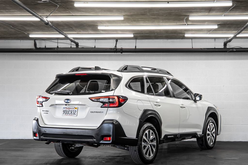 Used 2023 Subaru Outback Premium image 5