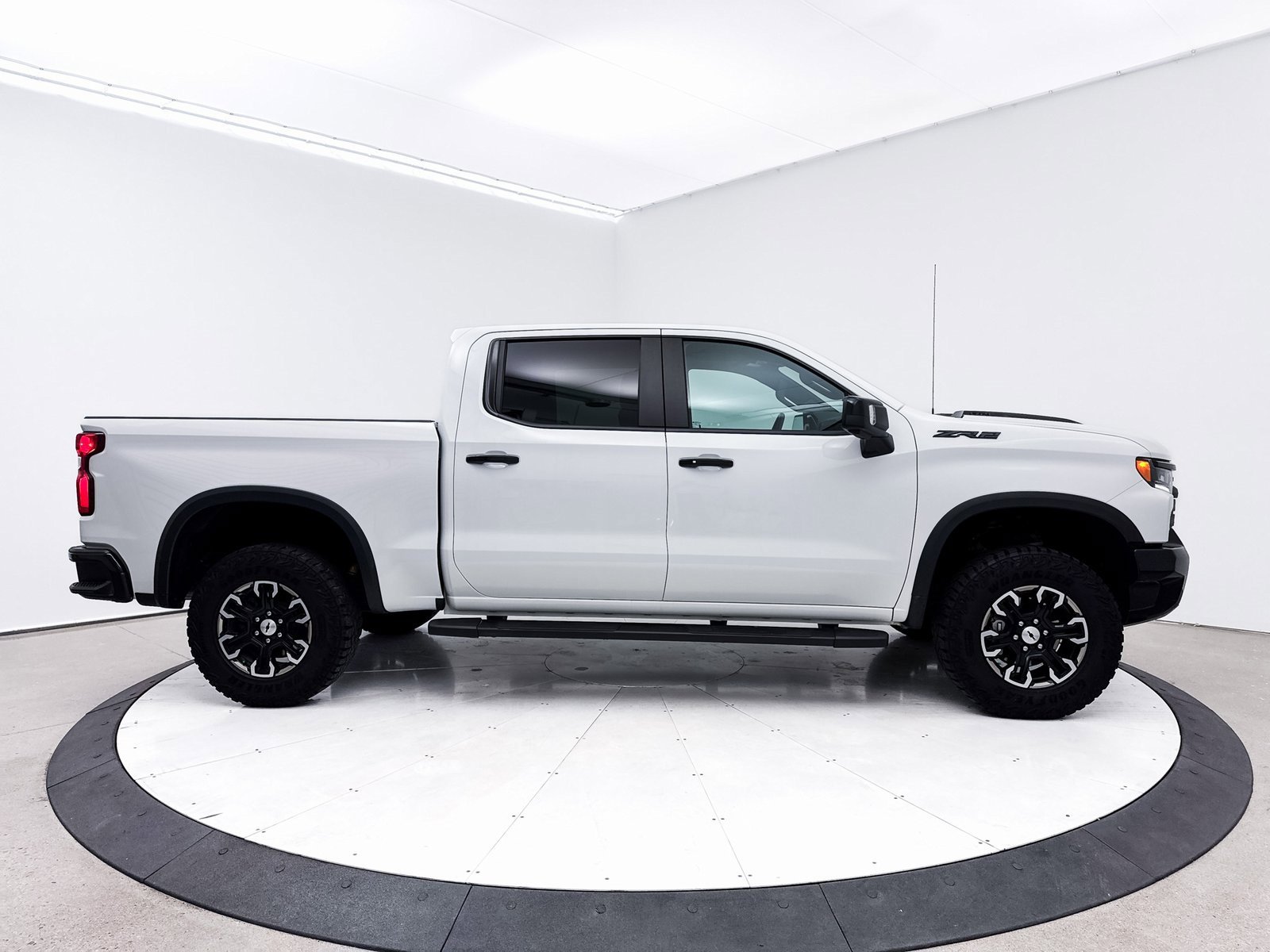 Used 2024 Chevrolet Silverado 1500 ZR2 w/ LPO, Dark Essentials Package image 39