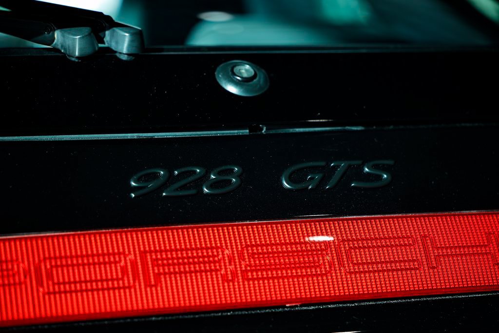 Used 1994 Porsche 928 GTS RWD image 9
