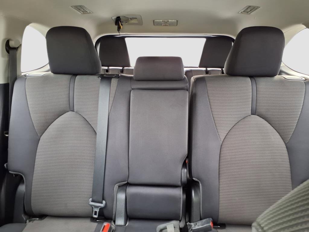 Used 2023 Toyota Highlander L image 16