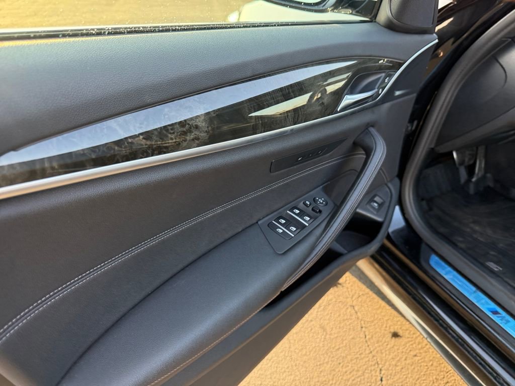 Used 2022 BMW 540i w/ M Sport Package image 11