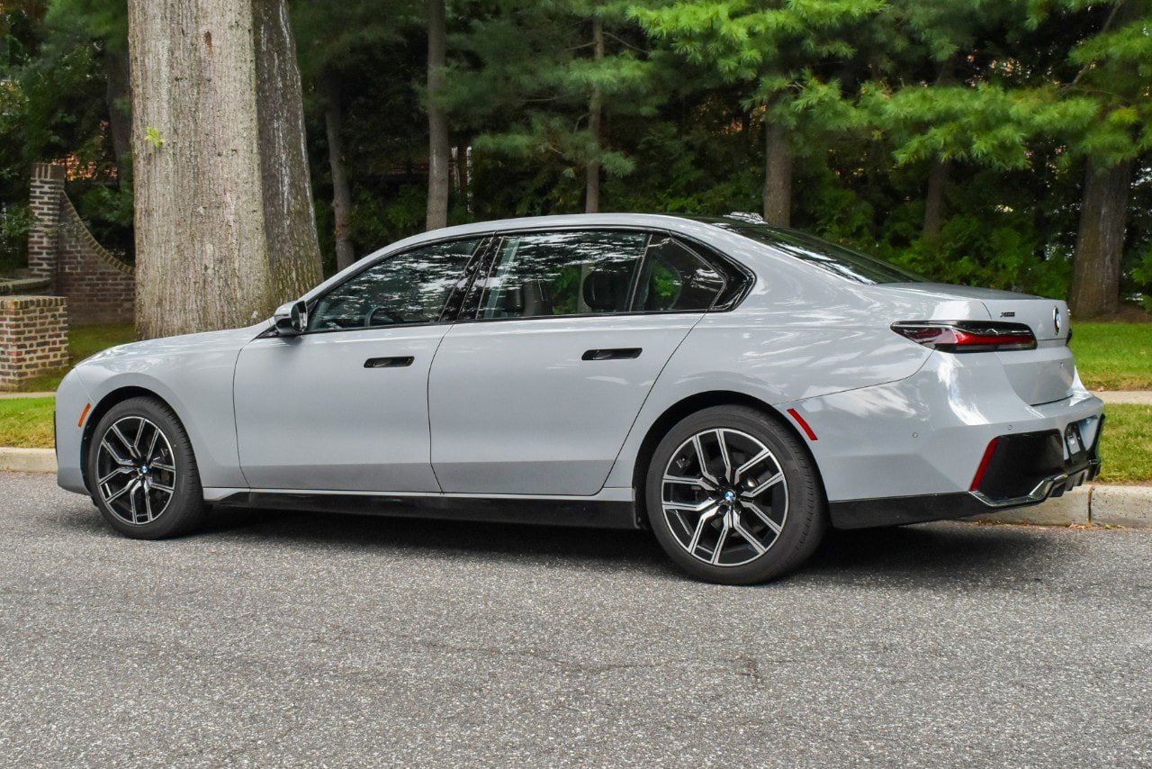 Used 2026 BMW 740i xDrive AWD/4WD image 5