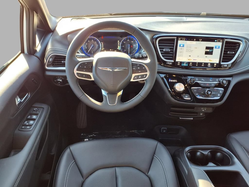 New 2026 Chrysler Pacifica Select FWD image 4