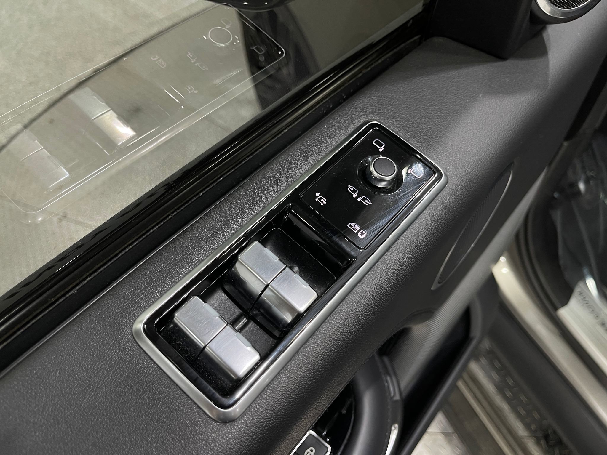 Used 2019 Land Rover Range Rover Supercharged AWD/4WD image 16
