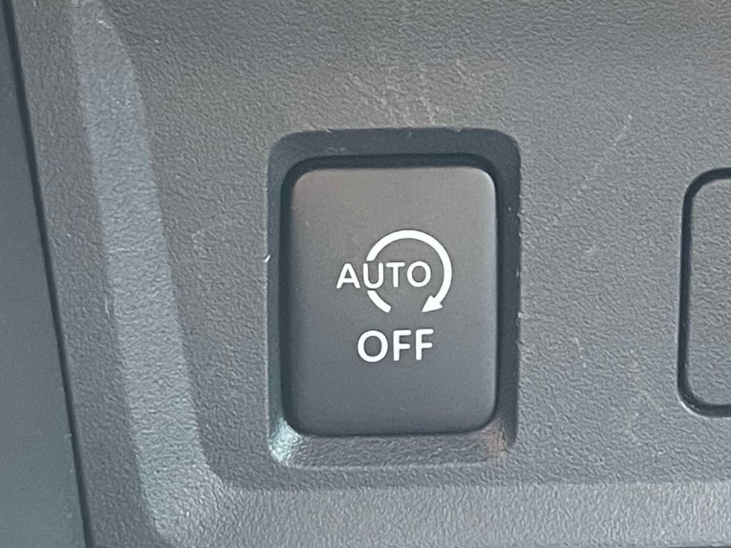 Used 2025 Nissan Sentra SR FWD image 30