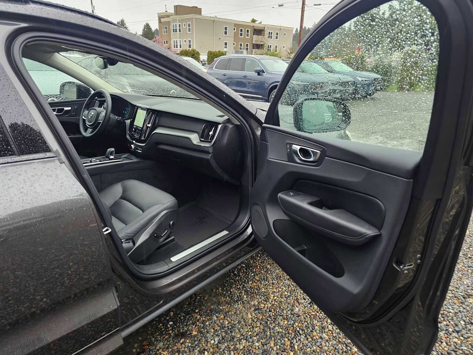 Certified 2025 Volvo XC60 B5 Core w/ Protection Package Premier image 10