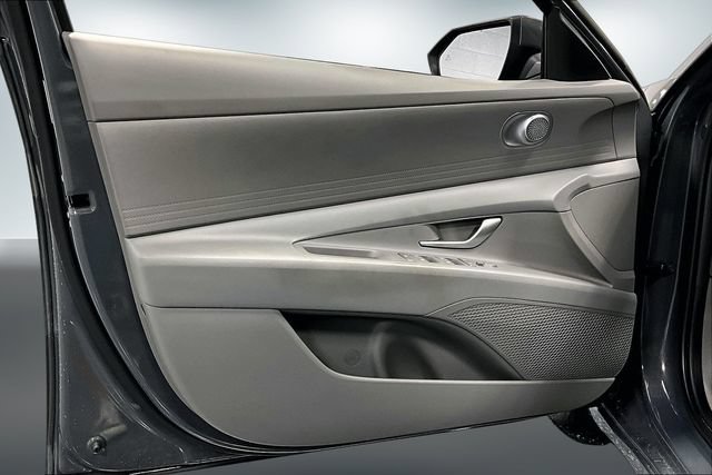 Used 2025 Hyundai Elantra SE FWD image 19