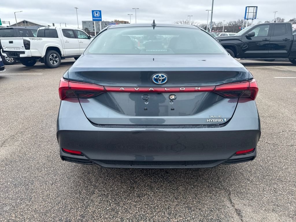 Used 2021 Toyota Avalon XLE w/ Moonroof Package image 6