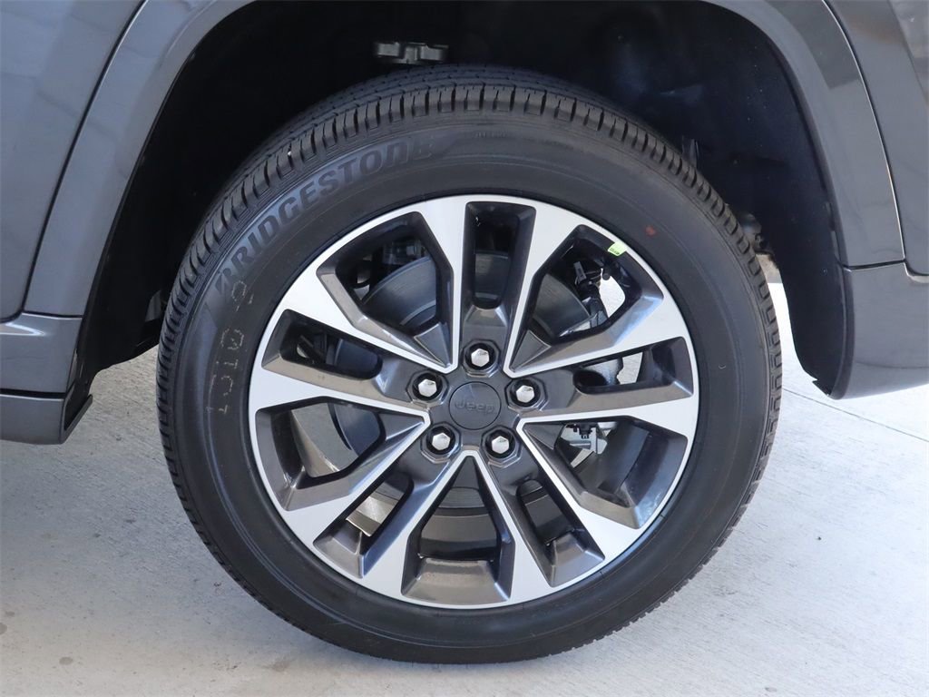 Used 2023 Jeep Grand Cherokee Overland w/ Luxury Tech Group IV image 29