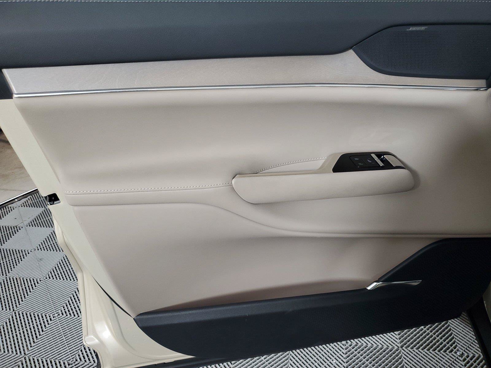 Certified 2025 Volvo EX90 Plus AWD/4WD image 18