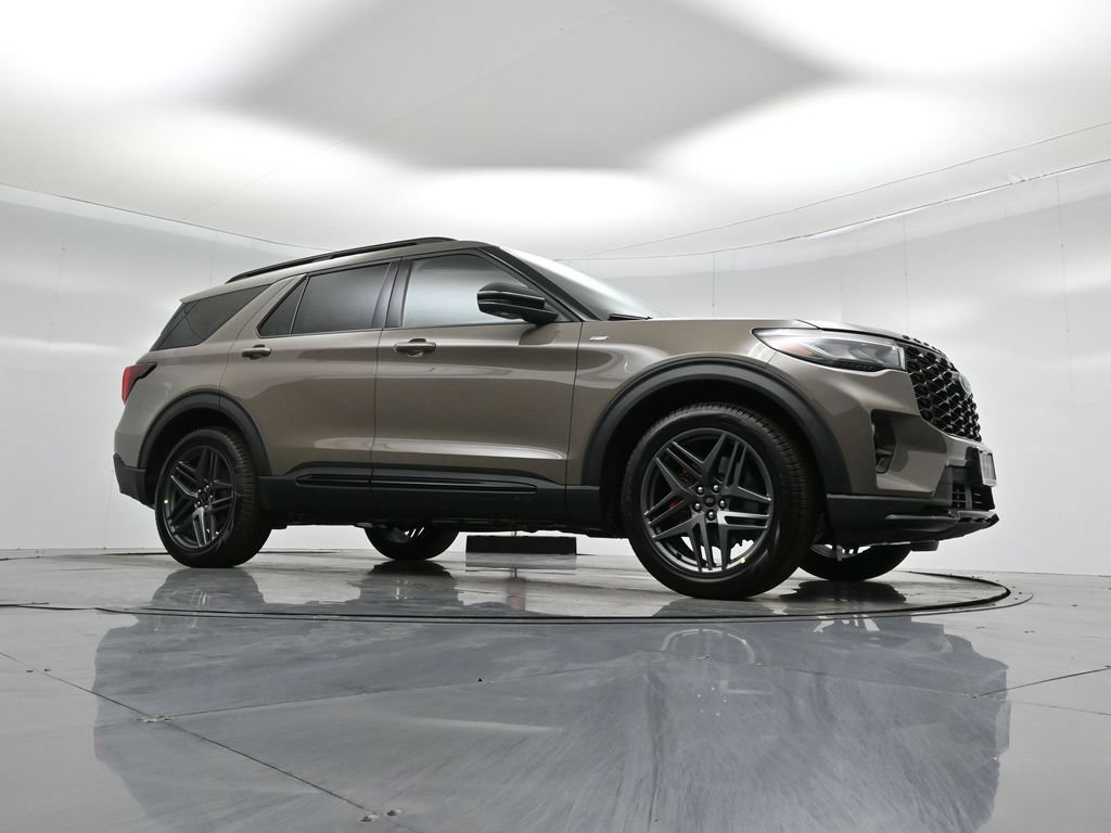New 2026 Ford Explorer ST-Line w/ ST-Line Street Pack RWD image 3