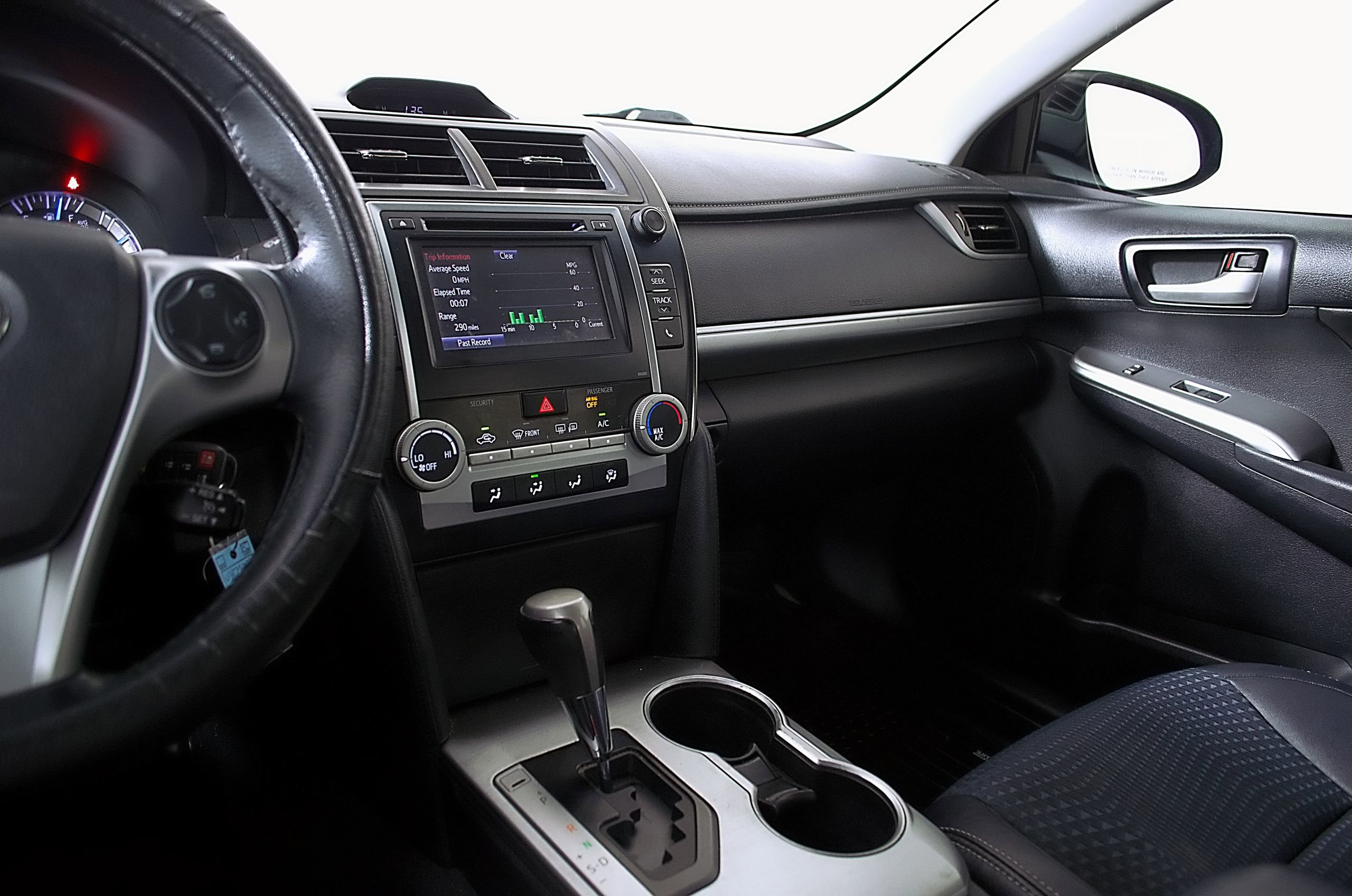 Used 2014 Toyota Camry SE FWD image 29