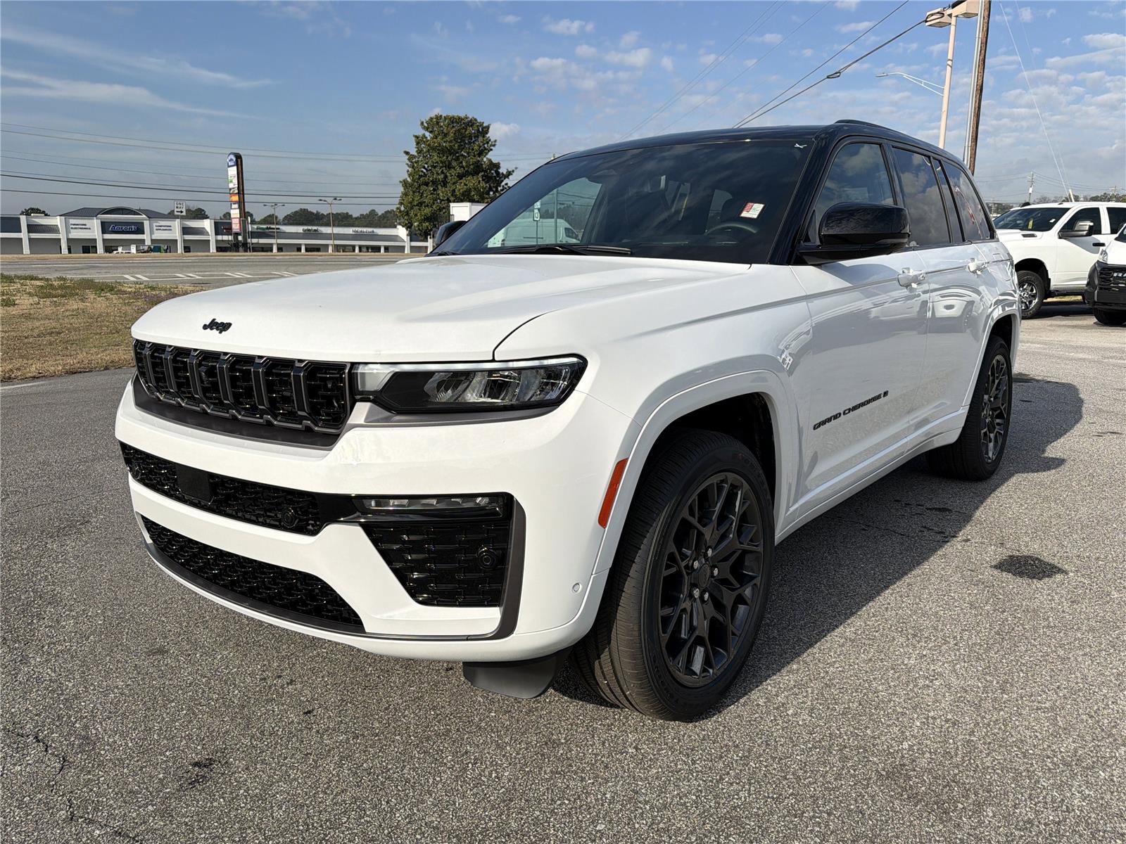 New 2026 Jeep Grand Cherokee Summit image 2