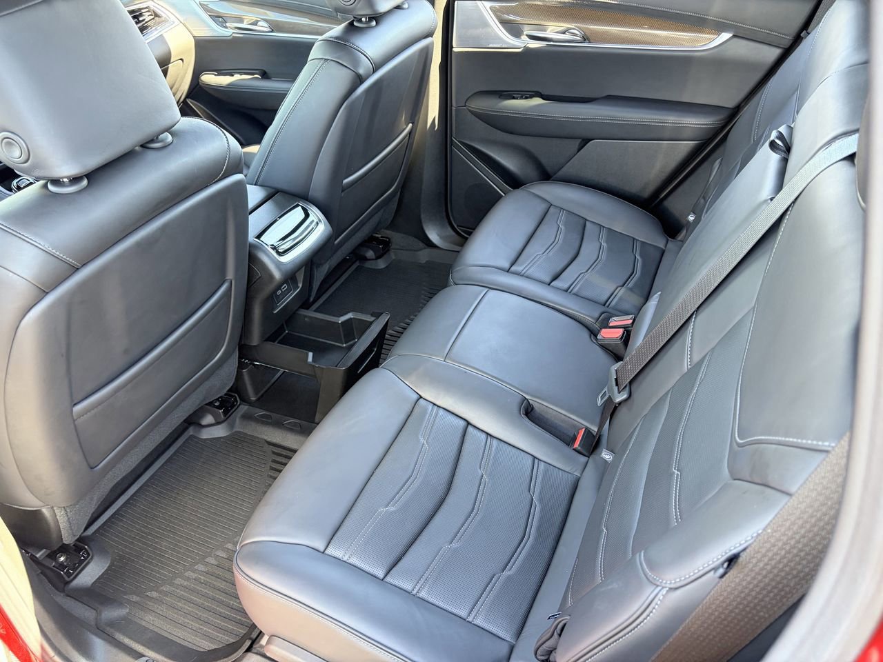 Certified 2025 Cadillac XT6 Premium Luxury w/ Platinum Package image 17