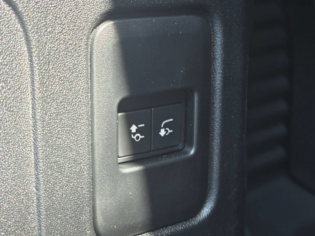 New 2026 Land Rover Defender 90 V8 AWD/4WD image 14
