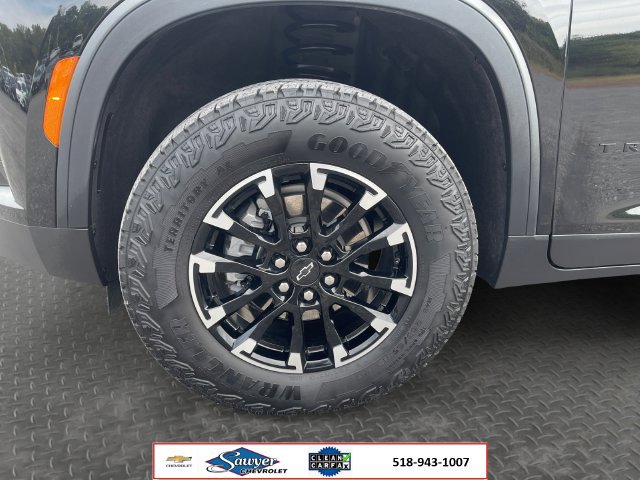Used 2025 Chevrolet Traverse Z71 w/ LPO, Floor Liner Package AWD/4WD image 9