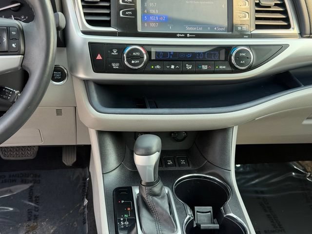 Used 2015 Toyota Highlander XLE AWD/4WD image 16