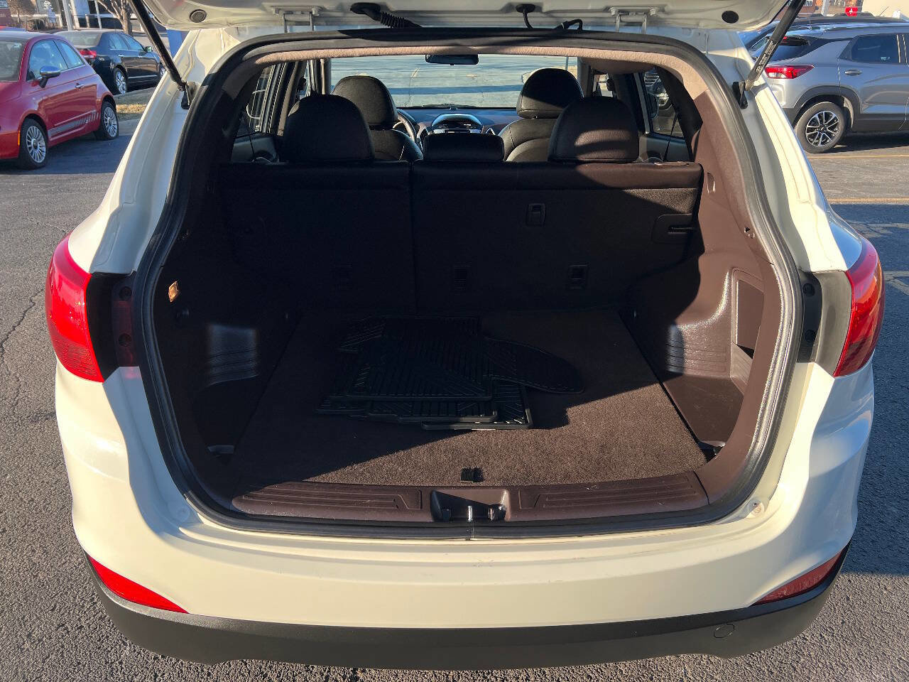 Used 2011 Hyundai Tucson GLS image 15