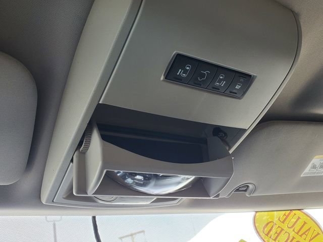 Used 2013 Chrysler Town & Country Touring FWD image 34