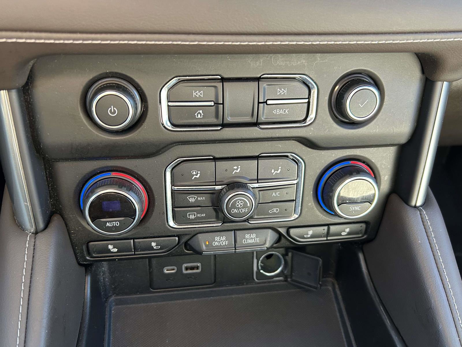 Used 2021 Chevrolet Tahoe LT w/ LT Signature Package image 27