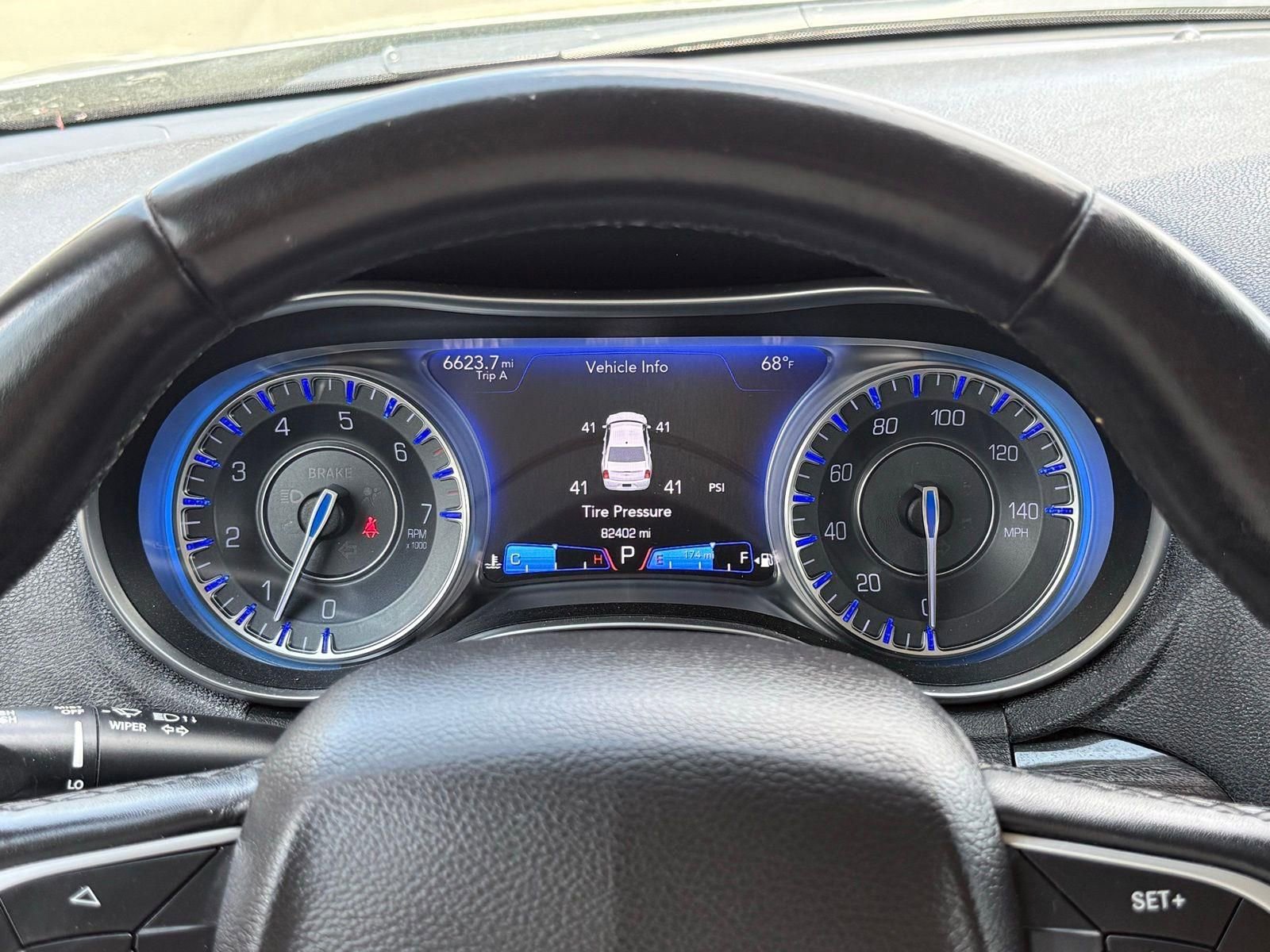 Used 2015 Chrysler 300 Limited w/ Driver Convenience Group image 40