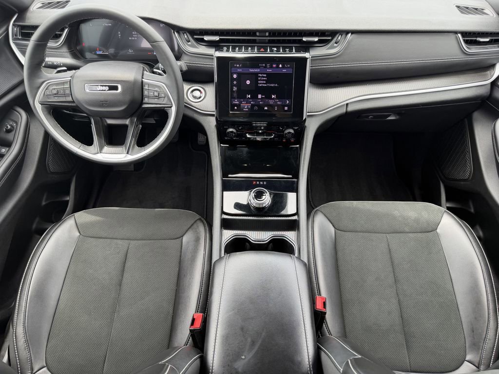 Used 2025 Jeep Grand Cherokee Altitude AWD/4WD image 13