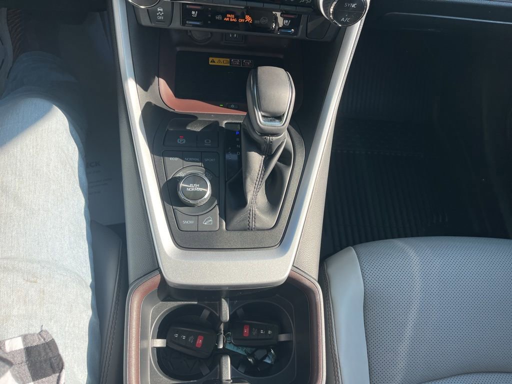 Used 2023 Toyota RAV4 Limited image 26