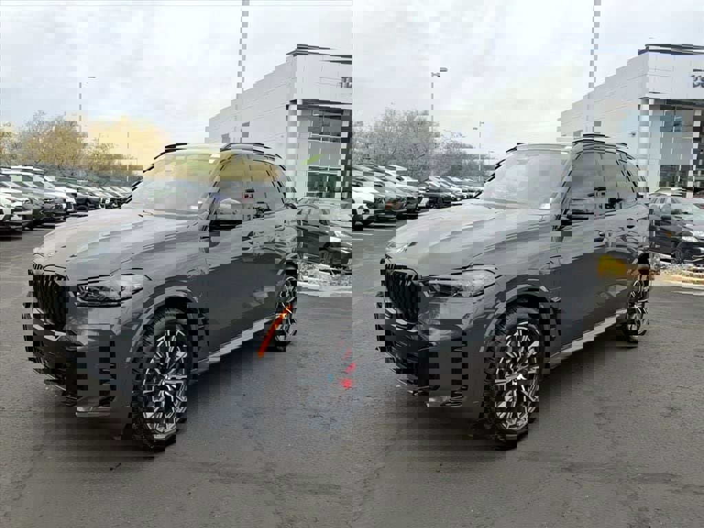 Used 2026 BMW X5 xDrive50e image 8