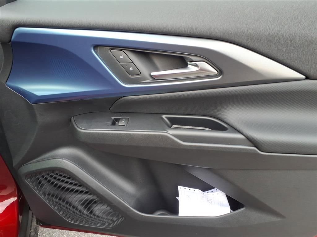 New 2026 Chevrolet Equinox EV LT image 18