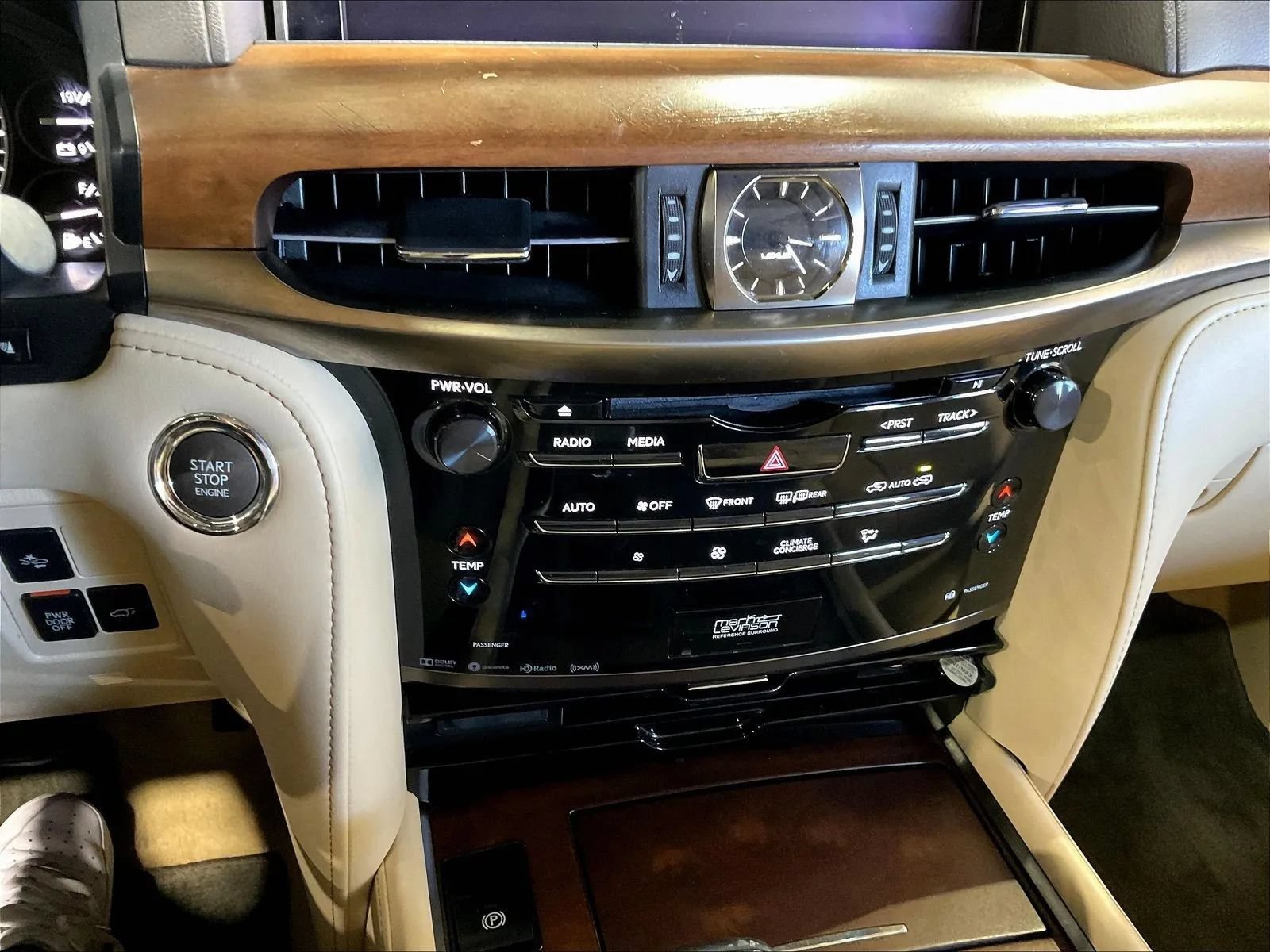 Used 2017 Lexus LX 570 4WD w/ Luxury Package image 26