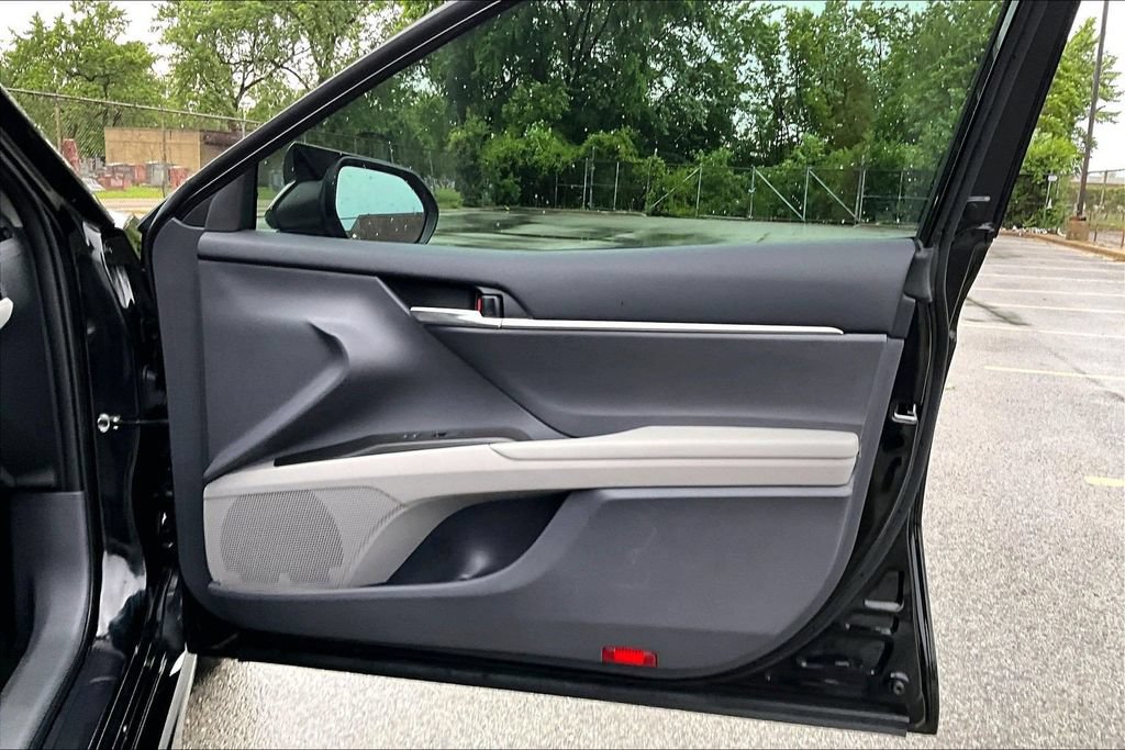 Used 2024 Toyota Camry SE FWD image 23