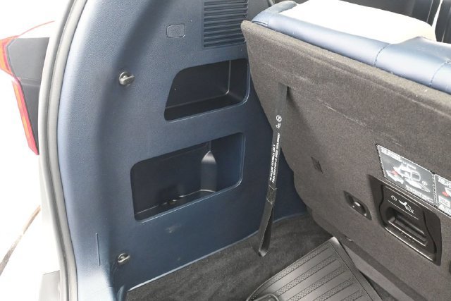 Used 2025 Kia Carnival EX FWD image 39