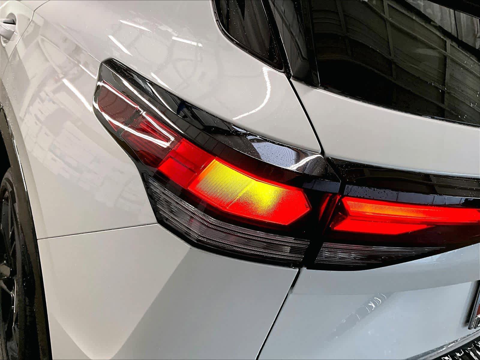 New 2026 Volkswagen Tiguan SE R-Line FWD image 25