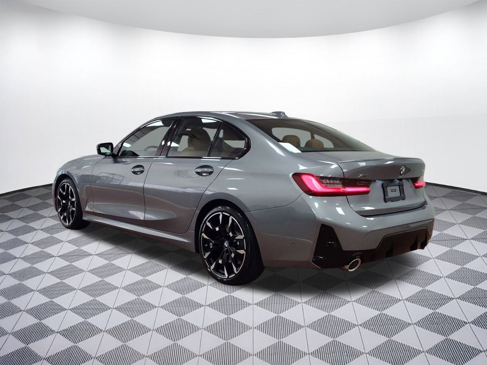 Used 2025 BMW 330i xDrive Sedan w/ M Sport Package AWD/4WD image 3