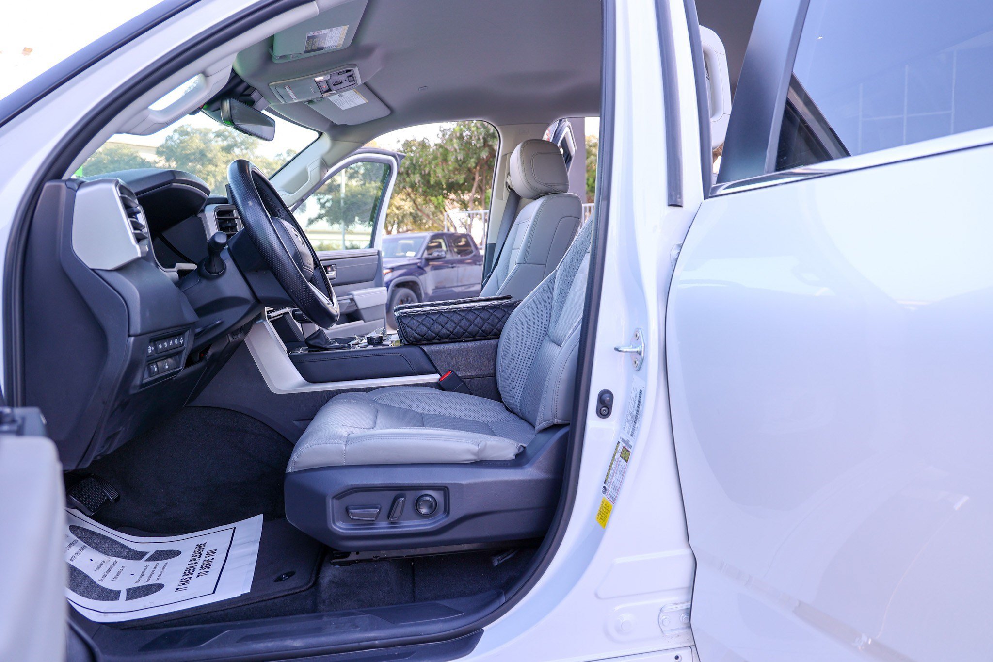 Used 2024 Toyota Tundra Limited w/ Power Package AWD/4WD image 33
