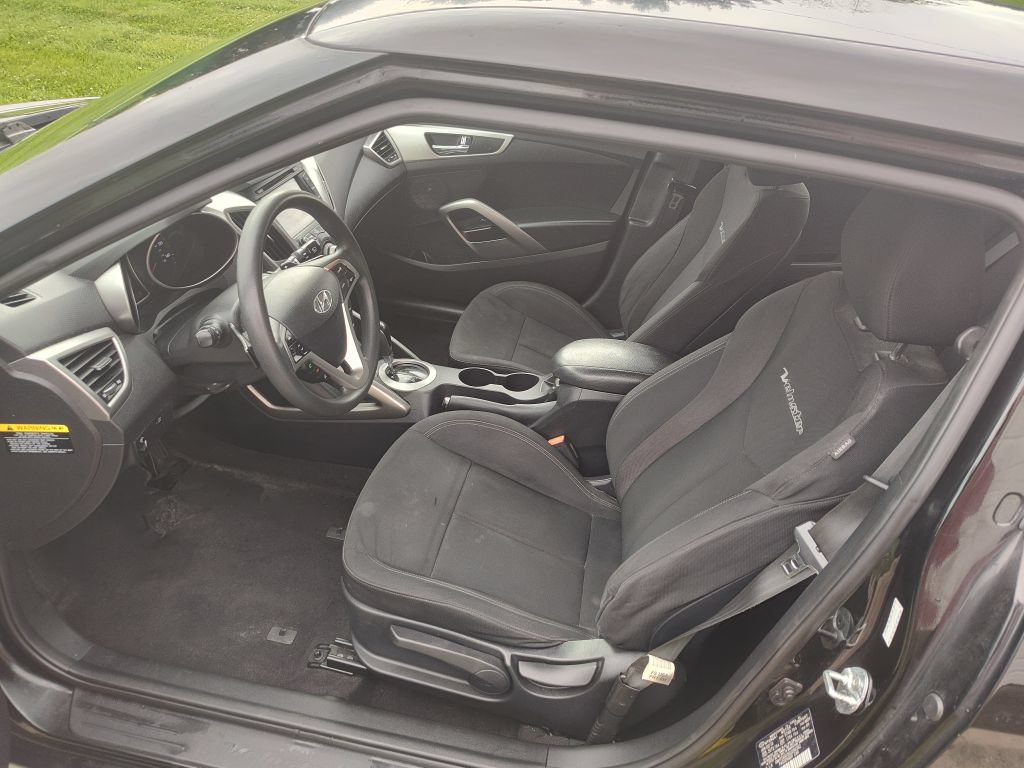 Used 2016 Hyundai Veloster FWD image 5