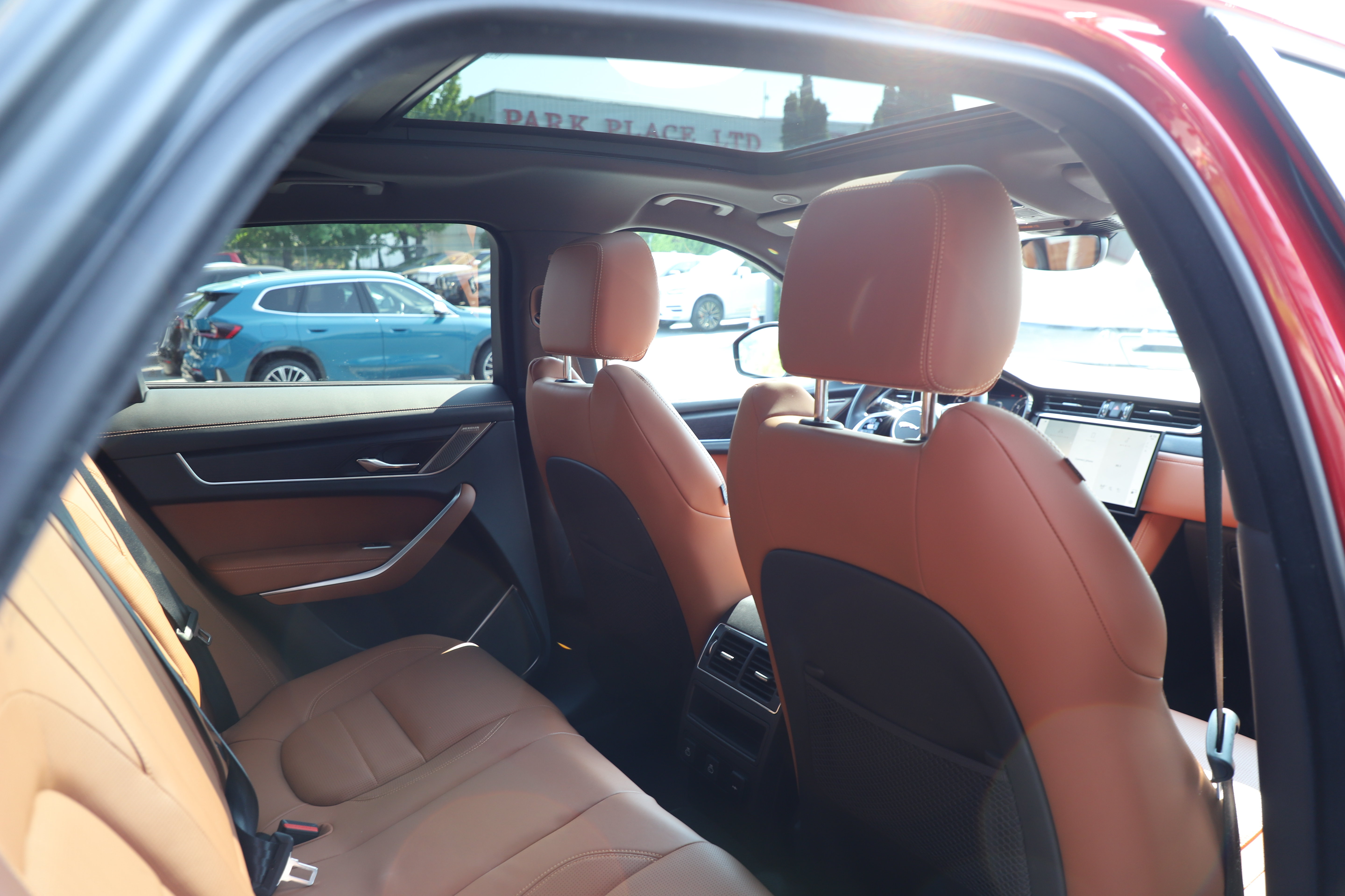 Certified 2025 Jaguar F-PACE R-Dynamic S AWD/4WD image 10