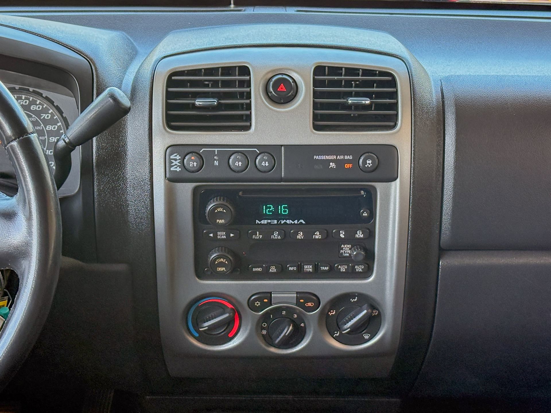 Used 2010 GMC Canyon SLE image 15