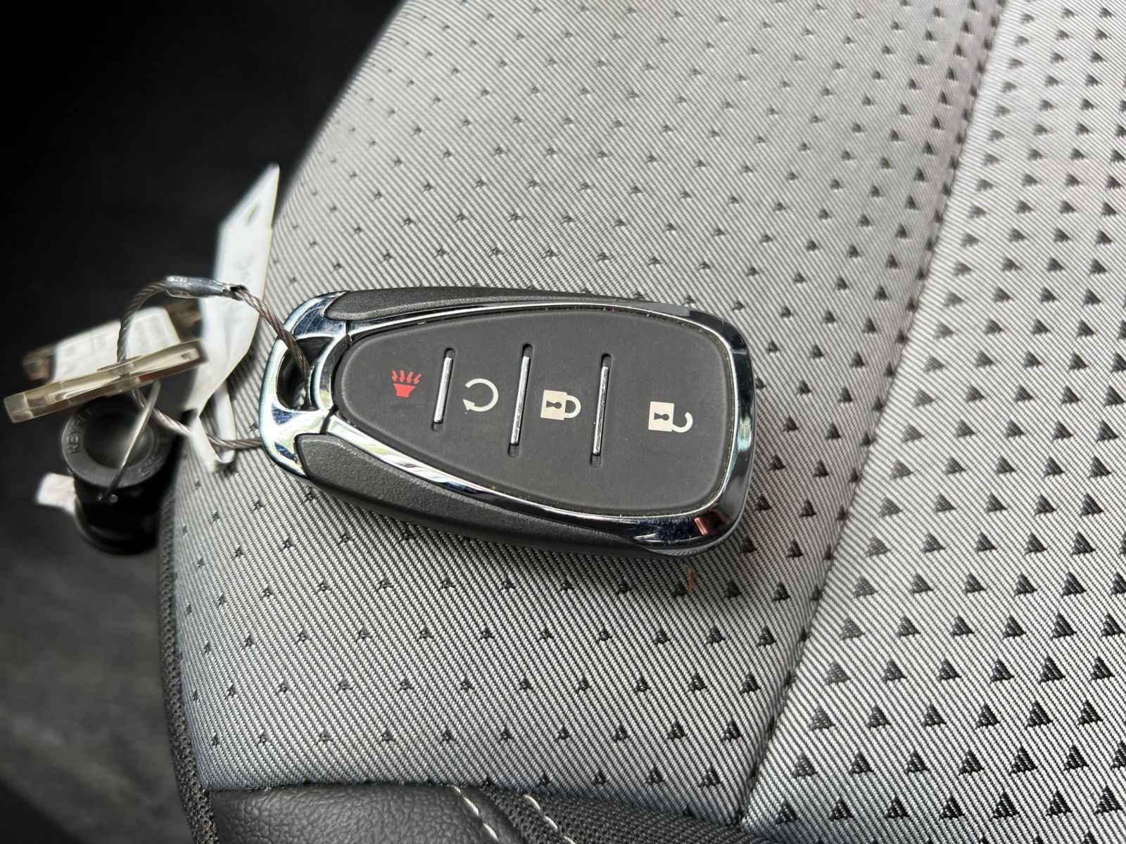 Used 2025 Chevrolet Trax LT w/ LT Convenience Package image 18