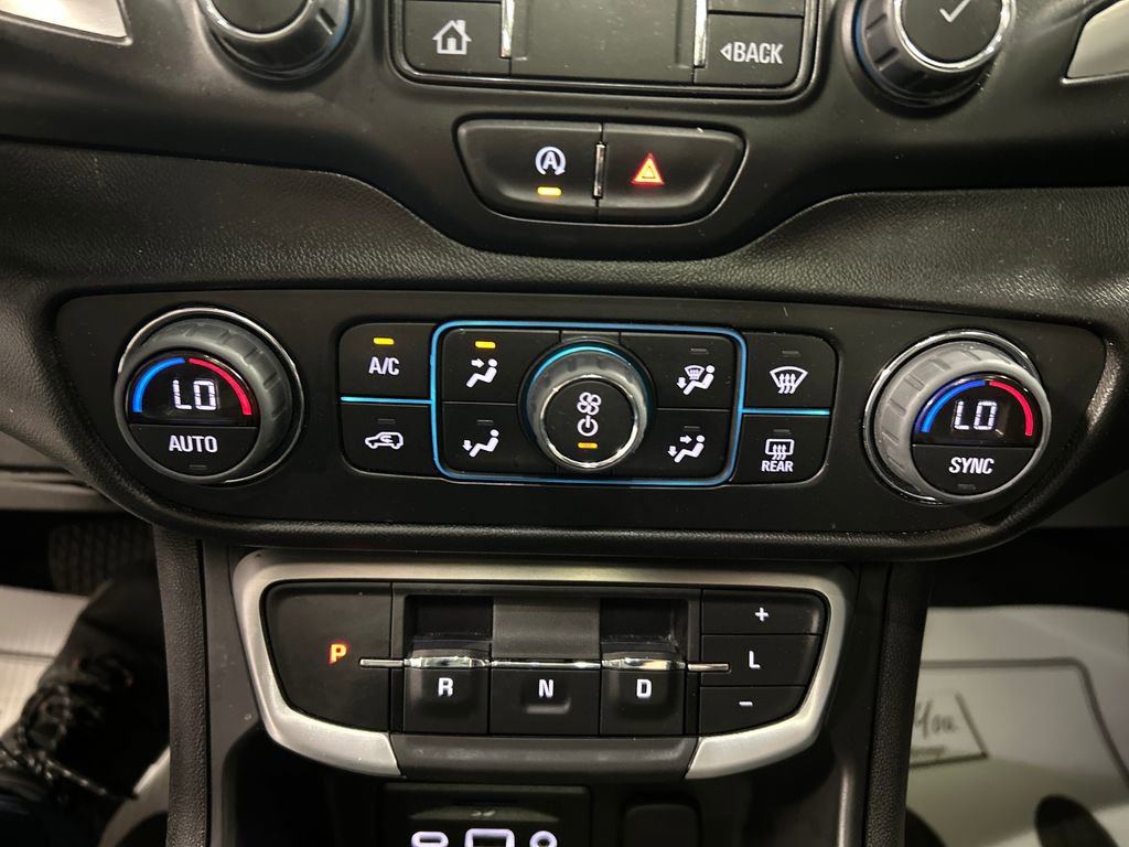 Used 2024 GMC Terrain SLT w/ Elevation Edition image 19